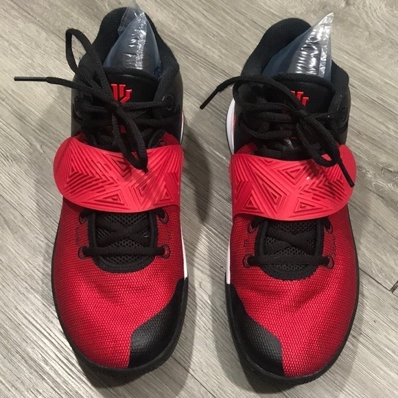 NIKE Red & Black KYRIE FLYTRAP III (BQ3060-009) size 8 - Picture 1 of 12